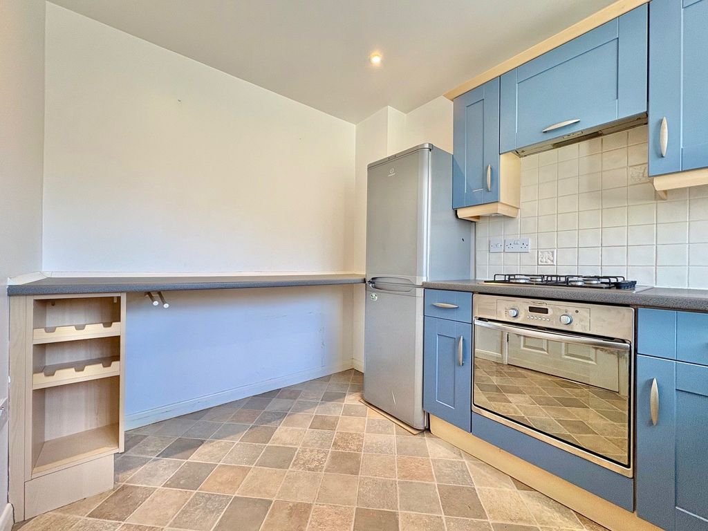 Property photo 3 of 11 Kitchen 2