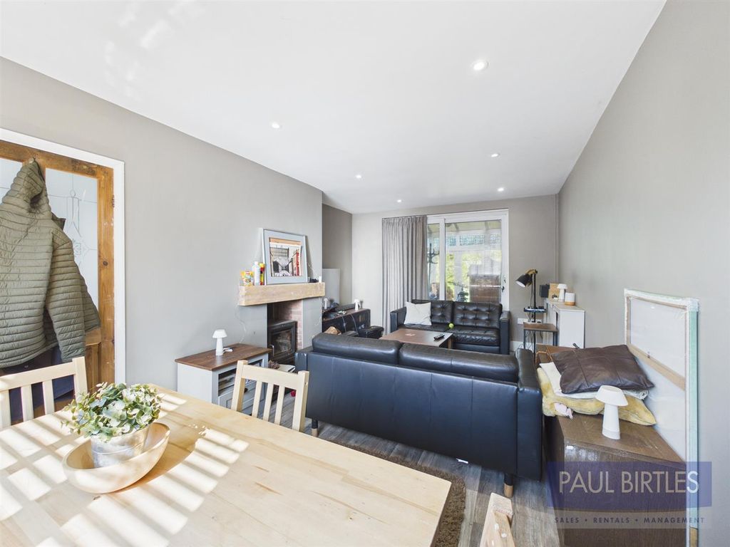 Property photo 3 of 17 Cam01301G0-Pr0742-Still014.Jpg