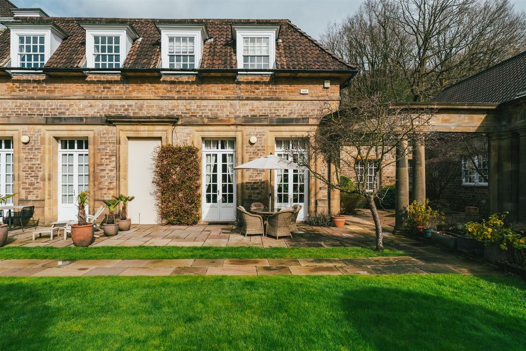 Property photo 2 of 37 Exterior And Gardens