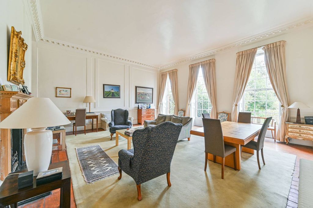 Property photo 2 of 28