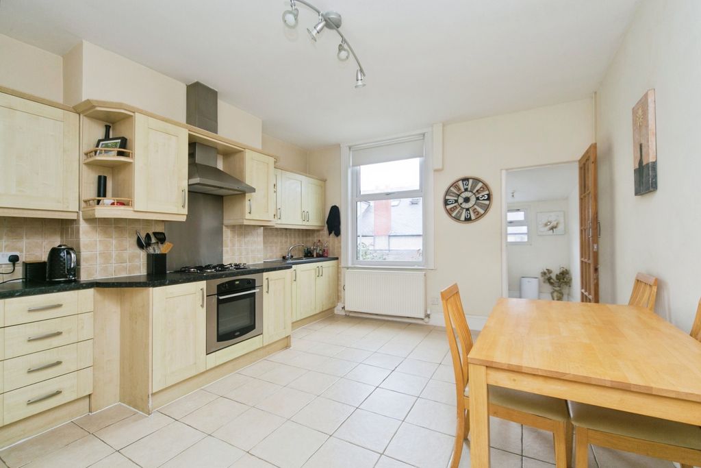 Property photo 3 of 18 Pbox-Img.Jpg