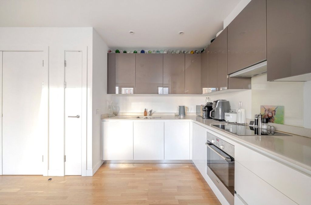 Property photo 2 of 22 1387204-9-693A2F6...