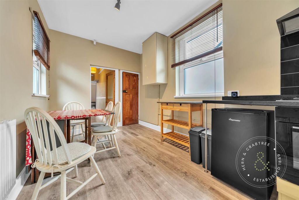 Property photo 2 of 26 Leckworth-Road-12.Jpg