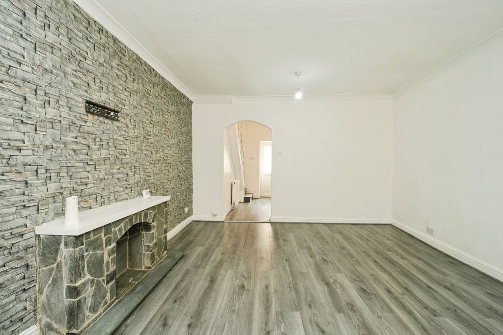 Property photo 2 of 13 Pbox-Img.Jpg