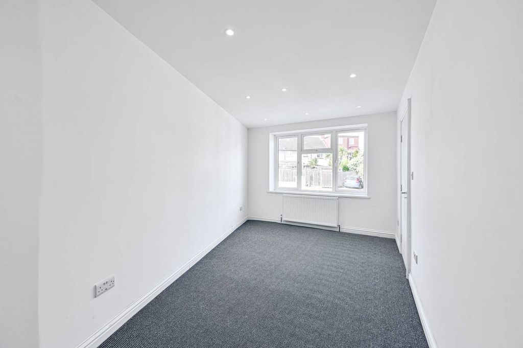 Property photo 3 of 29