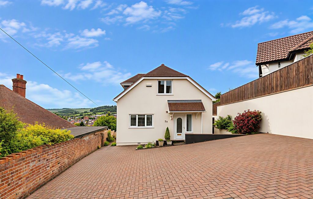 Property photo 2 of 20