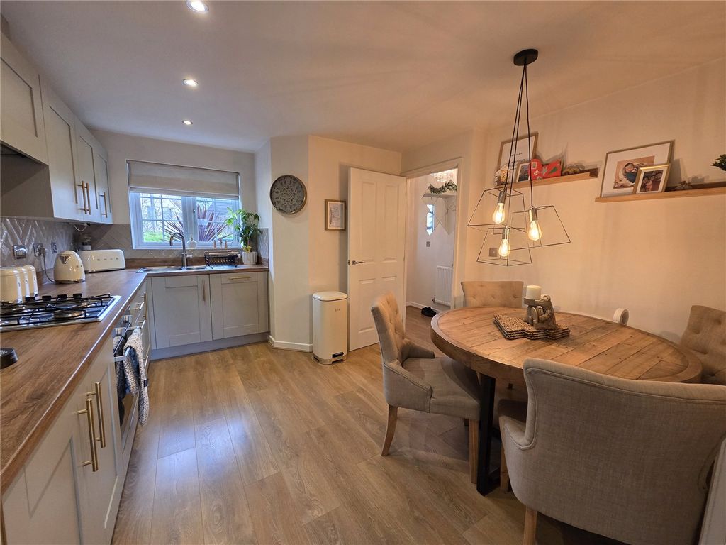 Property photo 3 of 16 Kitchen