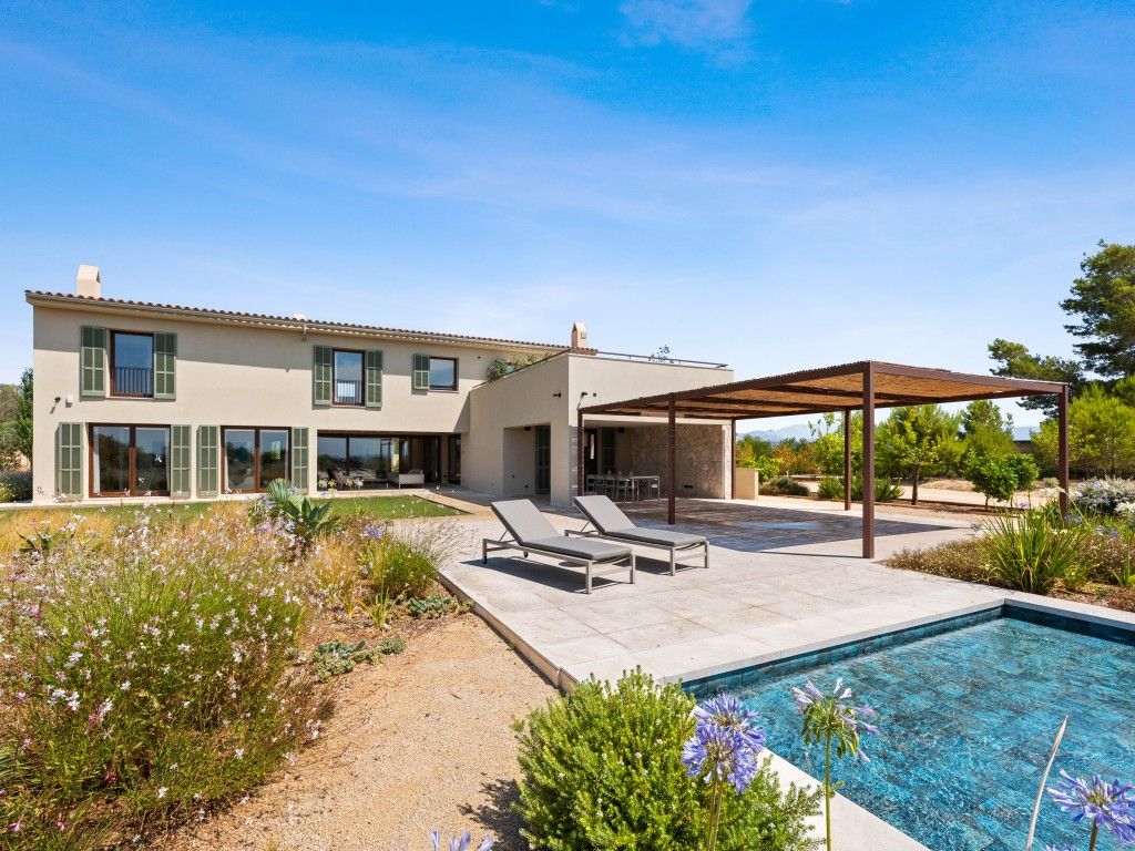 Property photo 2 of 20 Exterior And Pool (1)
