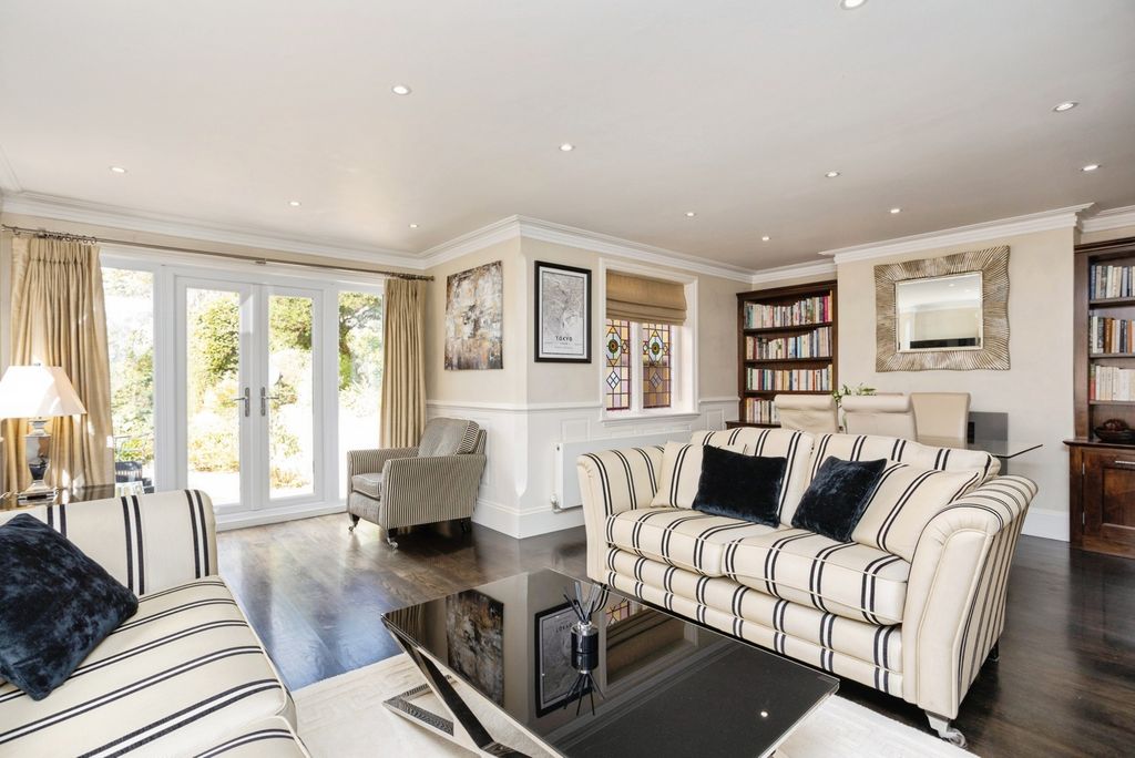 Property photo 2 of 25 Pbox-Img.Jpg