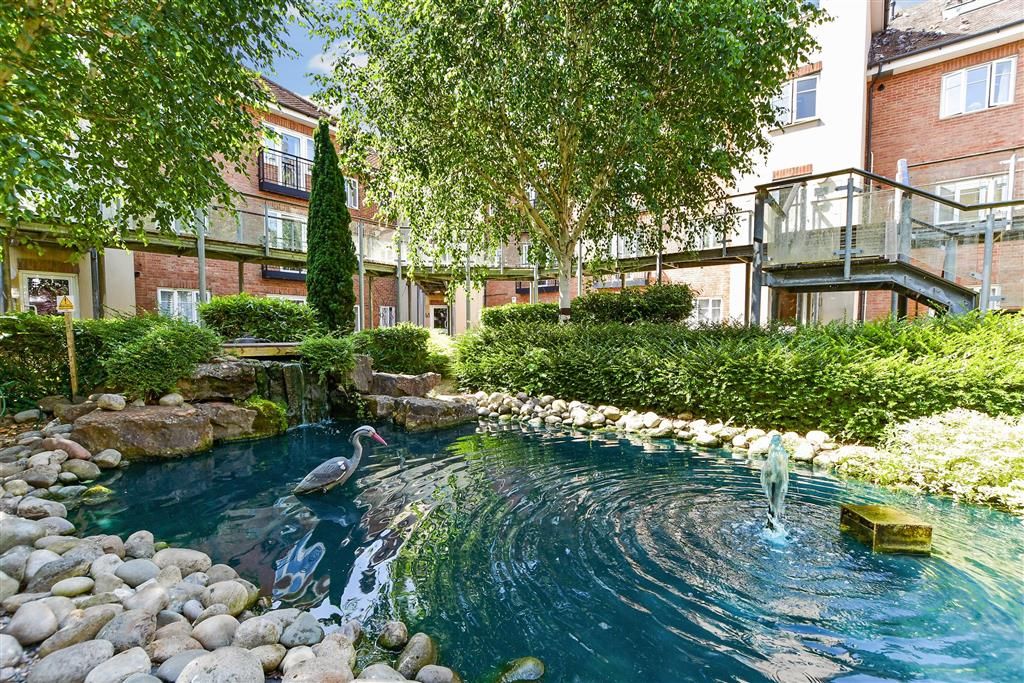 Property photo 3 of 12 Communal Gardens
