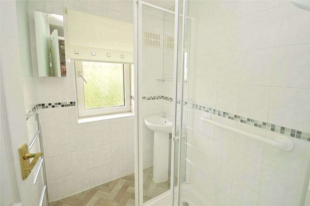 Property photo 3 of 19 Shower Room