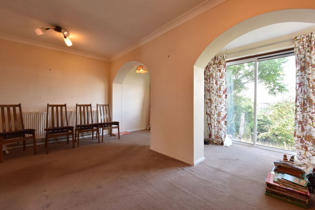 Property photo 3 of 11