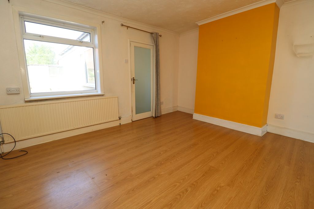 Property photo 3 of 11 Img_3708