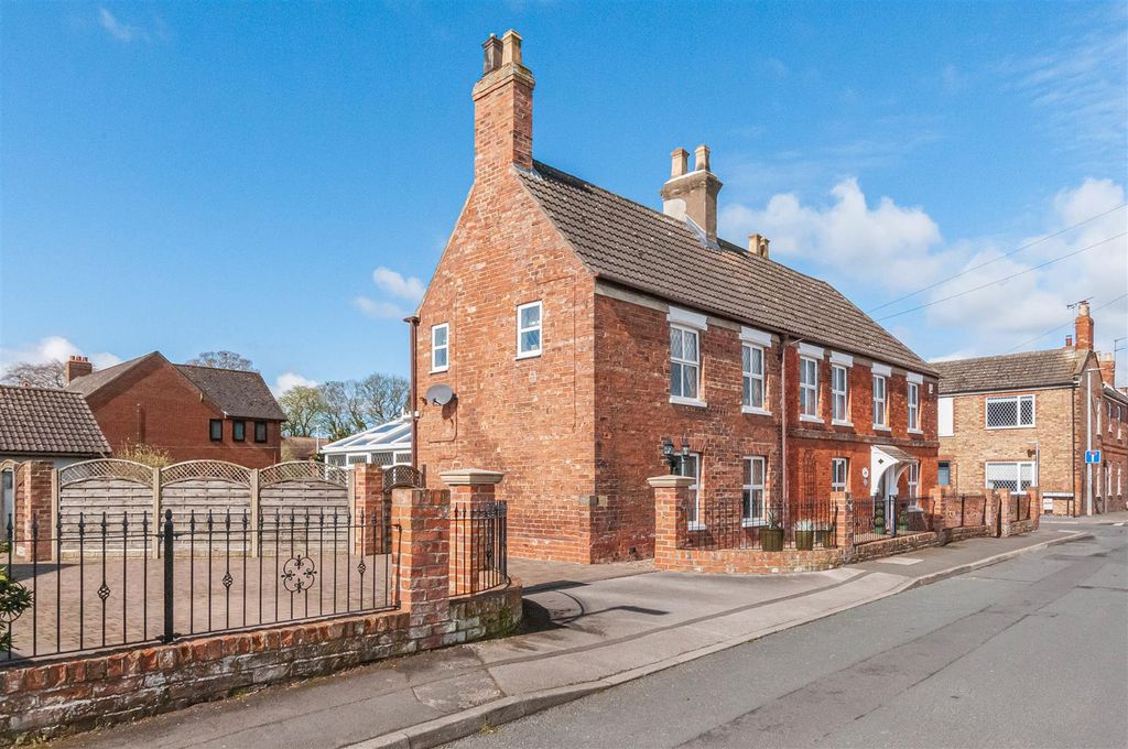 Property photo 2 of 60 New Road18.Jpg