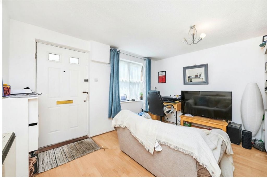 Property photo 3 of 6