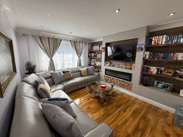 Property photo 2 of 17