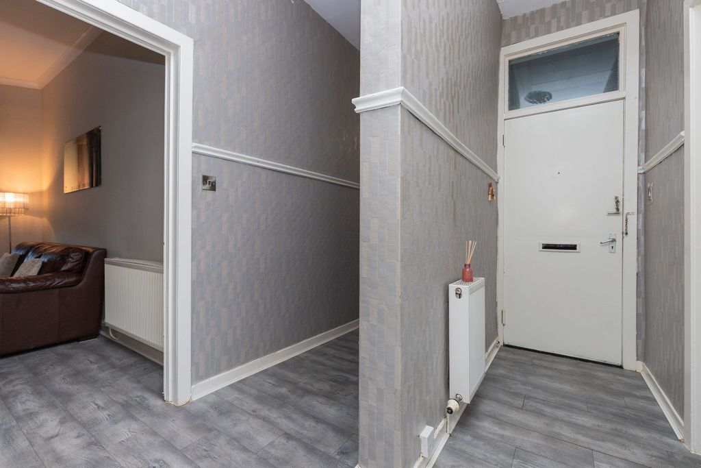 Property photo 3 of 22 Reception Hallway