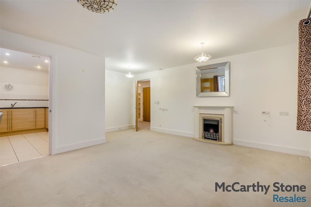 Property photo 3 of 28 8676436-Interior06.Jpg