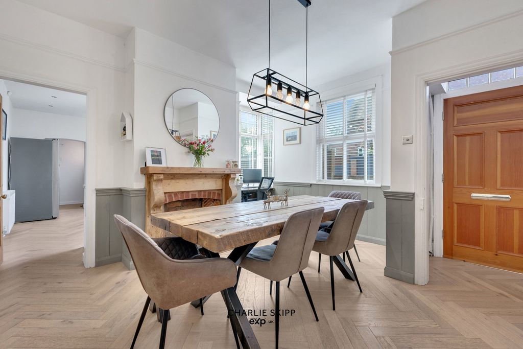 Property photo 3 of 26