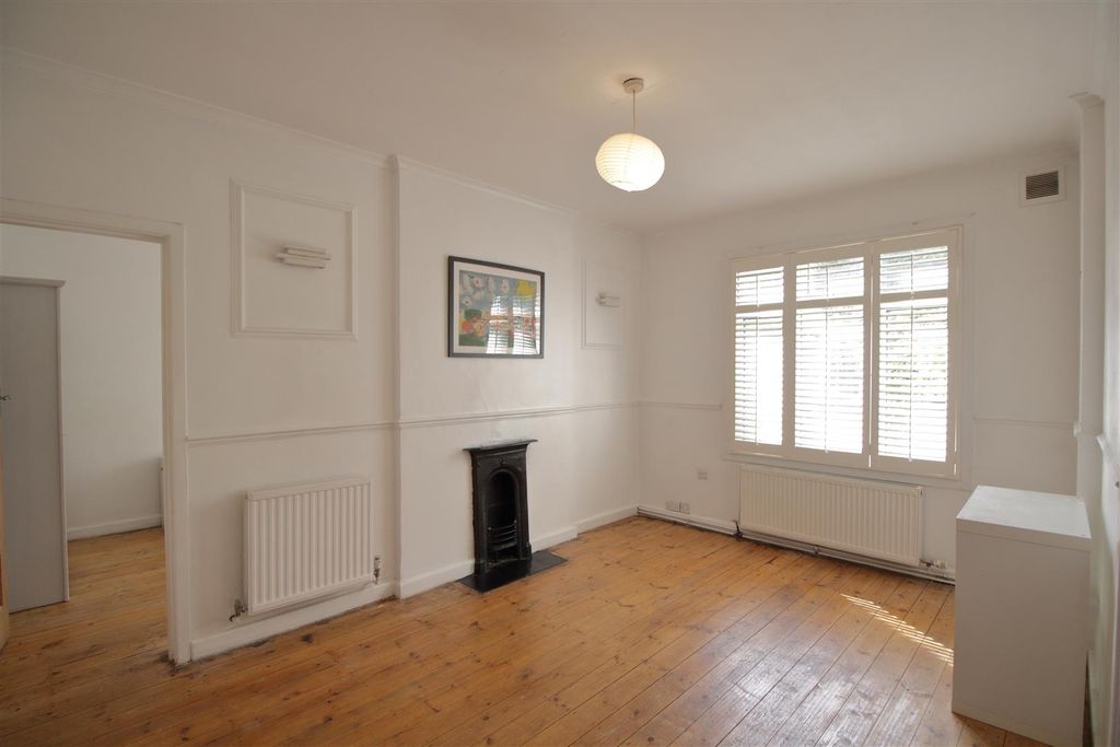 Property photo 1 of 10 Eden Harper Brixton Hill Court