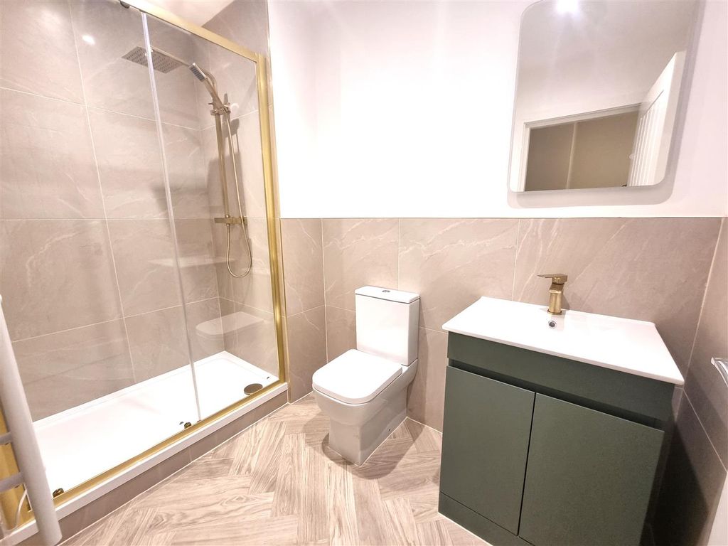 Property photo 3 of 7 Shower Room