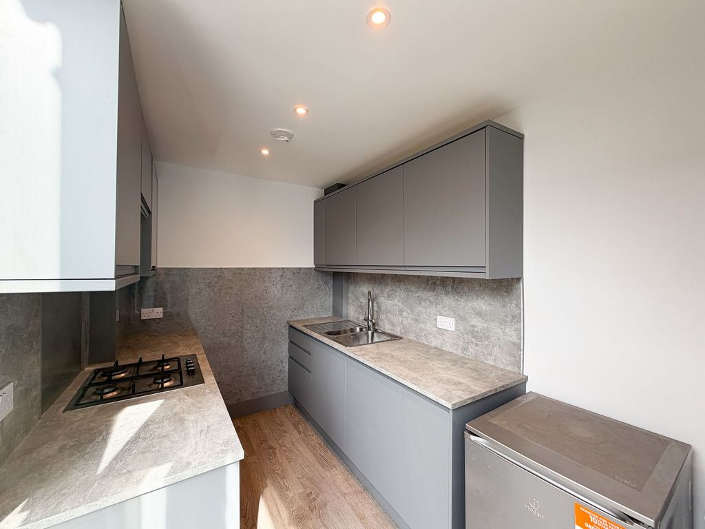 Property photo 3 of 7 High Rd Leytonstone E11