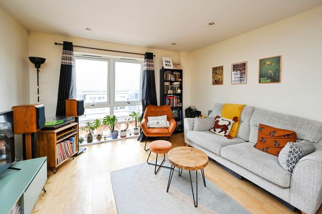 Property photo 2 of 17 Pbox-Img.Jpg