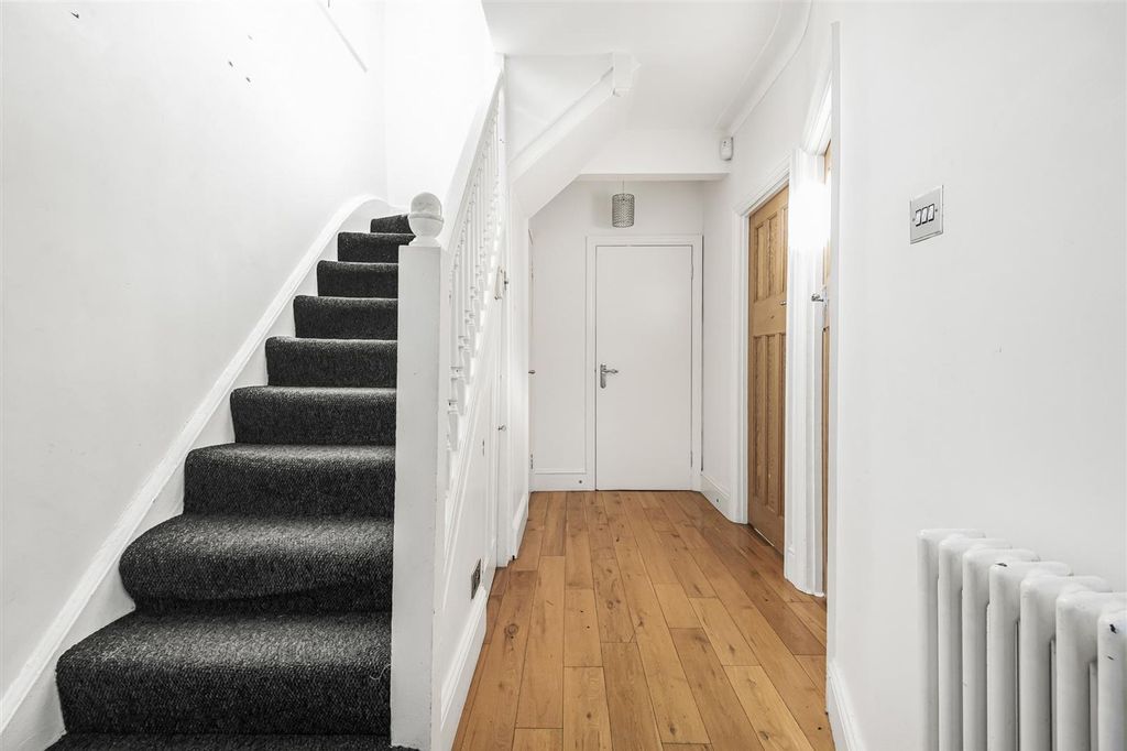 Property photo 3 of 25