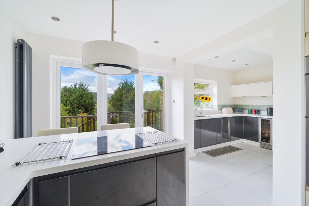 Property photo 3 of 19 The Readens