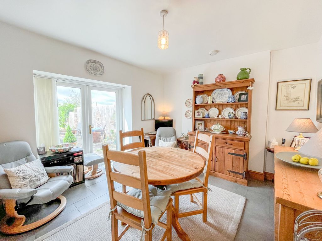 Property photo 3 of 27