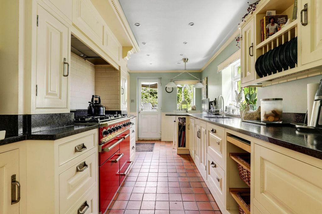 Property photo 2 of 26