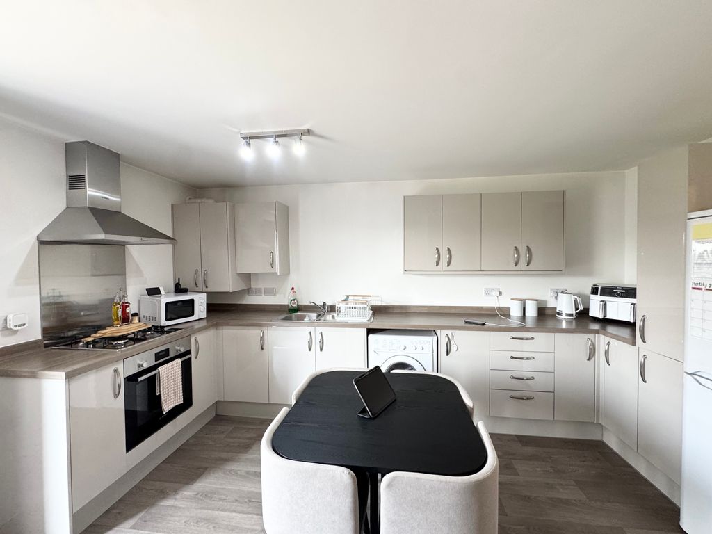 Property photo 3 of 7 Kitchen