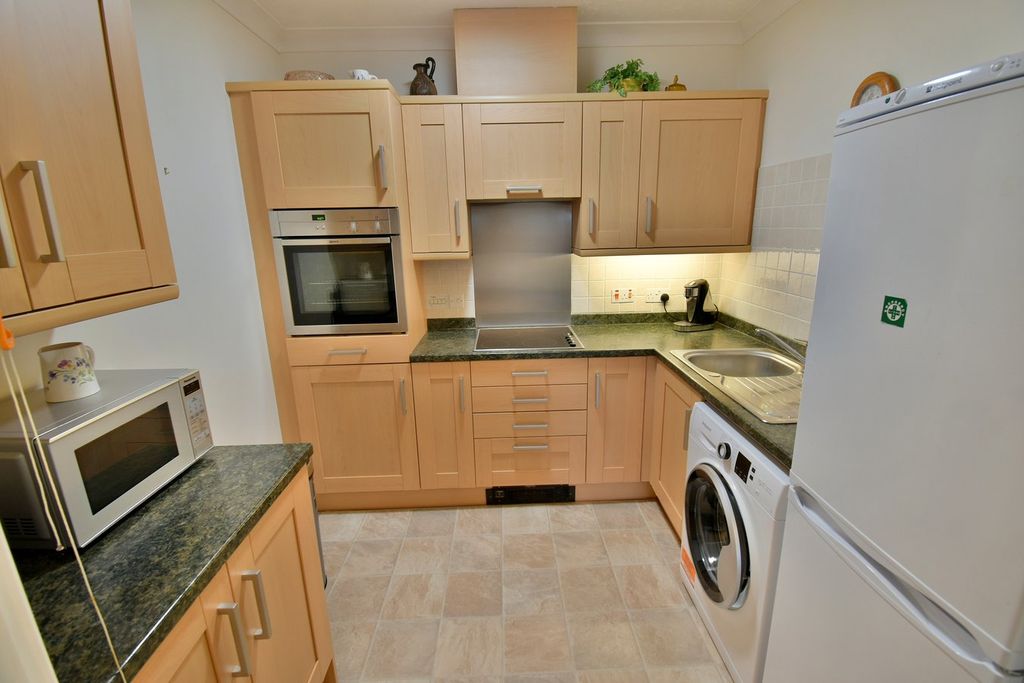 Property photo 2 of 18