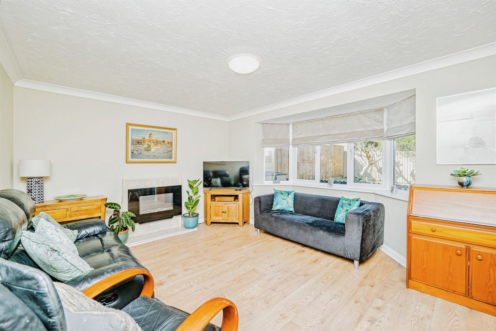 Property photo 2 of 25