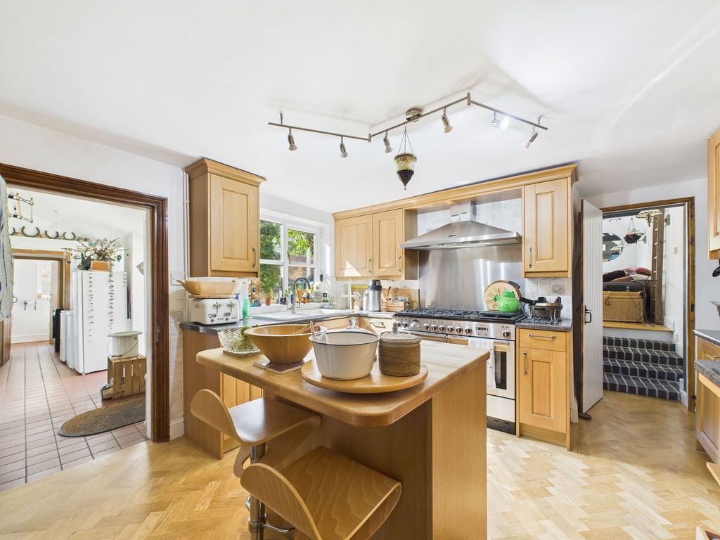 Property photo 2 of 35