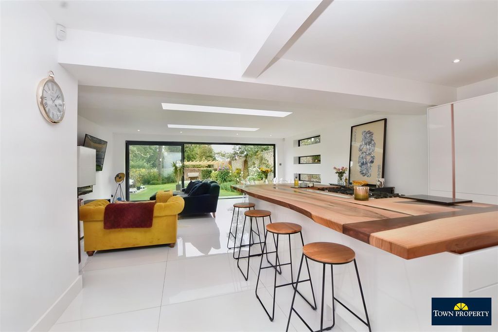 Property photo 2 of 48 Dsc_1079.Jpg