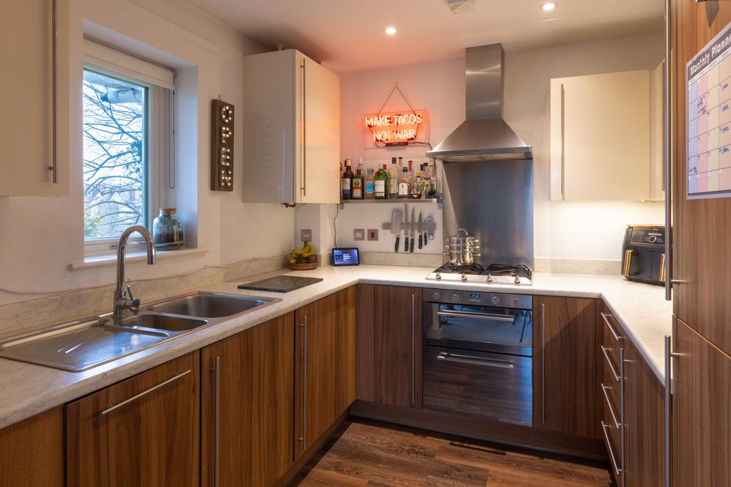 Property photo 3 of 21