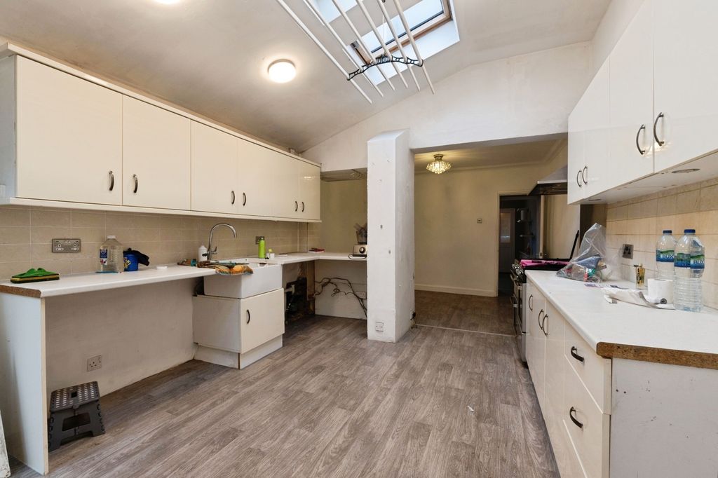 Property photo 3 of 16 Picture