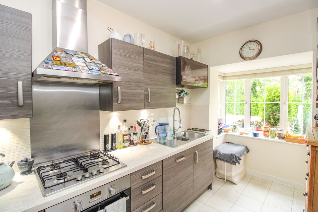 Property photo 3 of 16 Kitchen