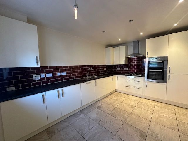 Property photo 2 of 19 Image