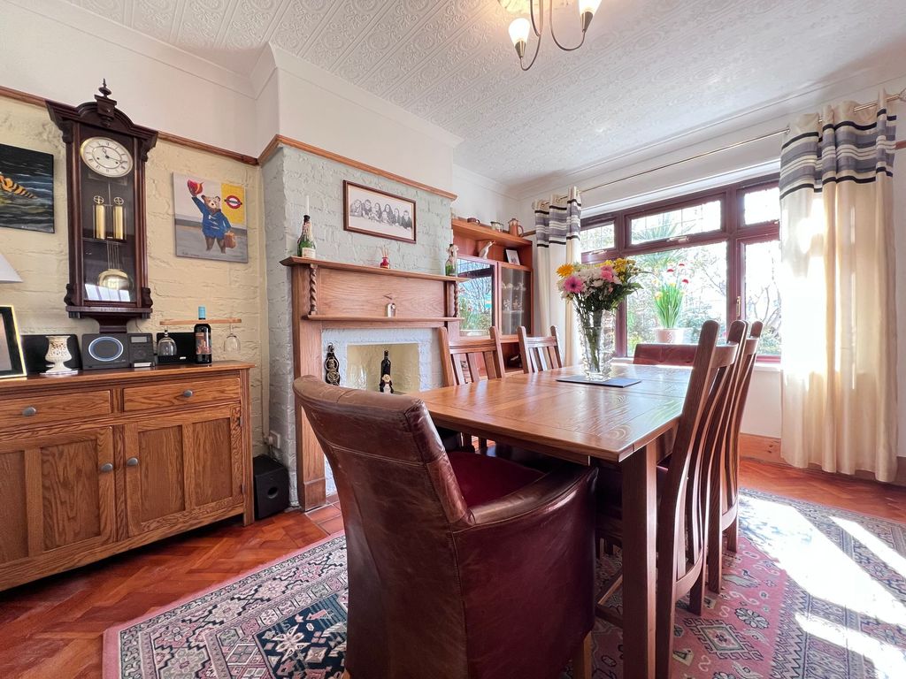 Property photo 3 of 48