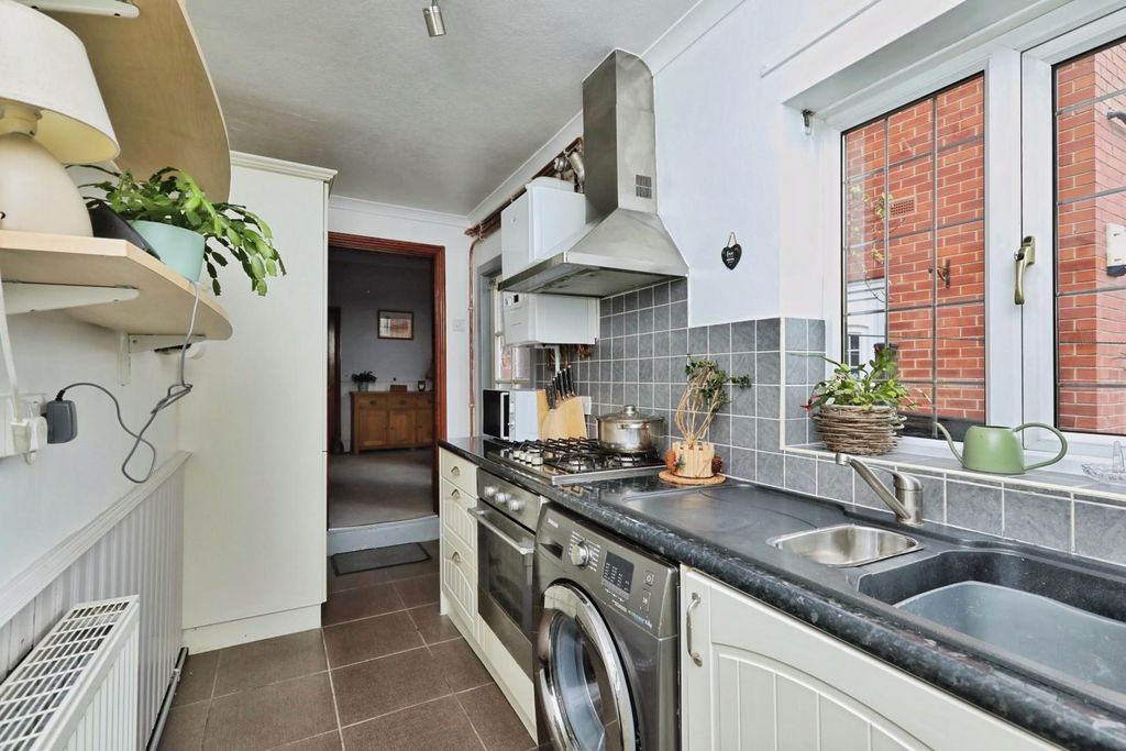 Property photo 3 of 29 Kitchen