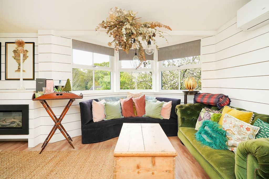 Property photo 2 of 34