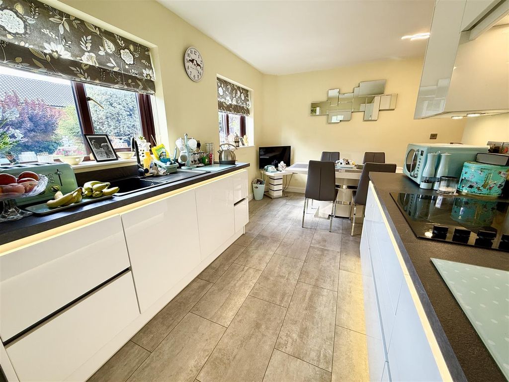 Property photo 2 of 27 Kitchen