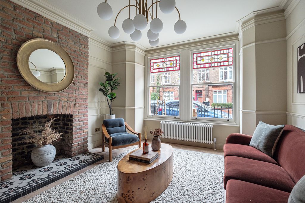 Property photo 2 of 27