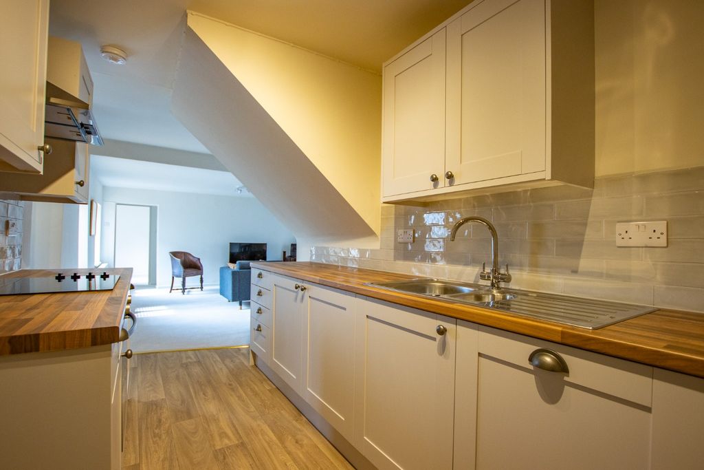 Property photo 3 of 12 4174983