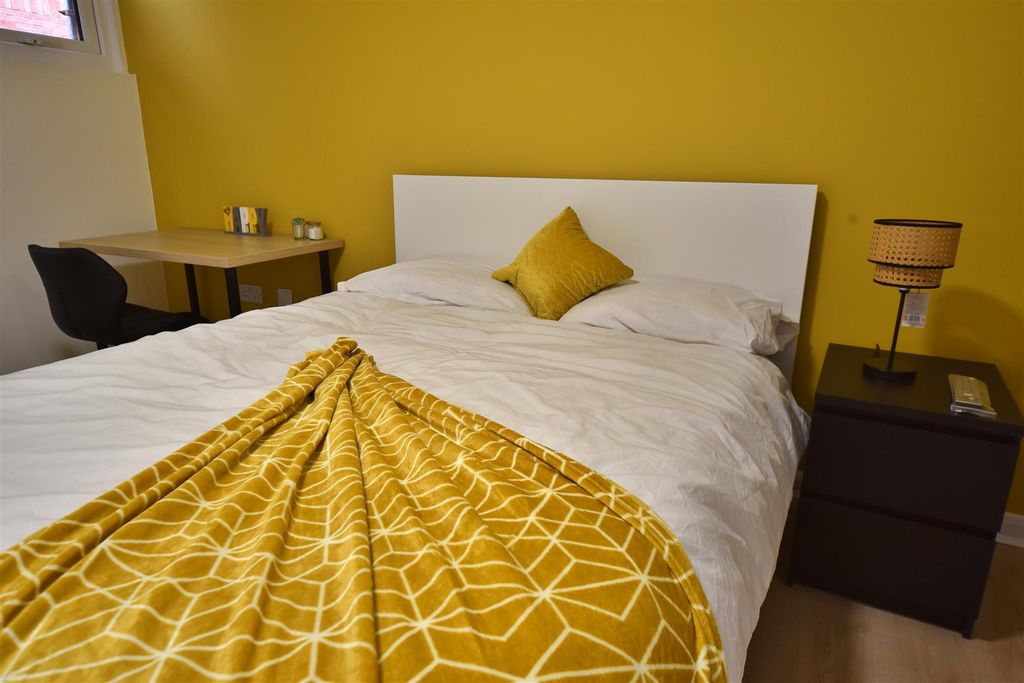 Property photo 2 of 8 165Ar_Room05_05.Jpg