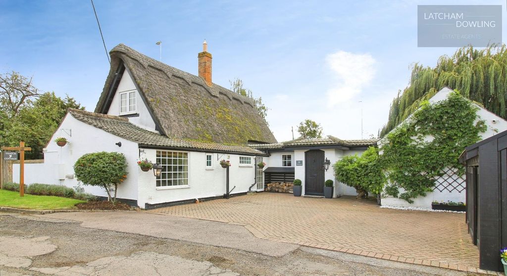 Property photo 1 of 29 Thatch Cottage Blue Sky.Jpg