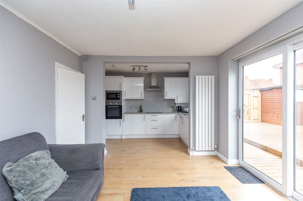 Property photo 1 of 21 Picture No. 12