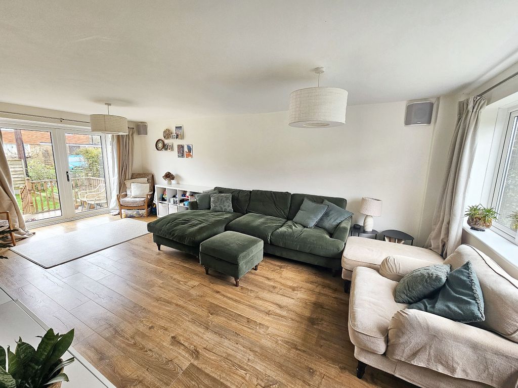 Property photo 3 of 32